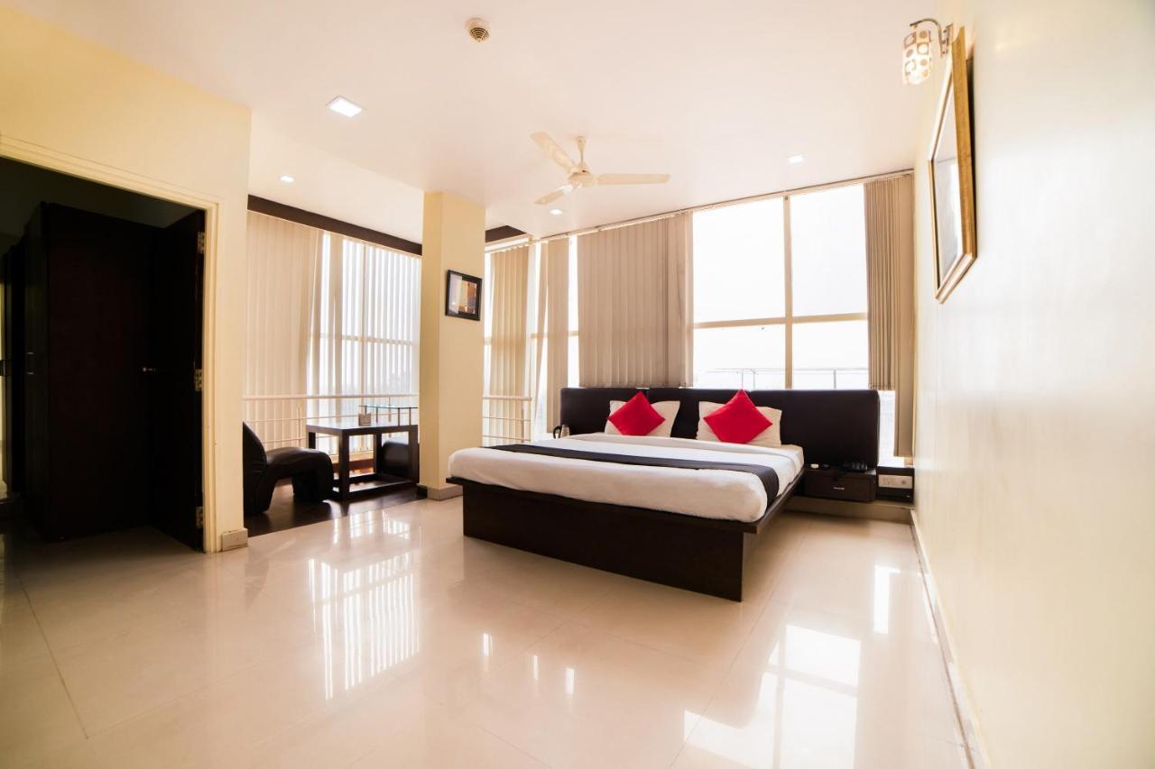 Hotel Super Capital O Raaga Grand Hyderabad Esterno foto