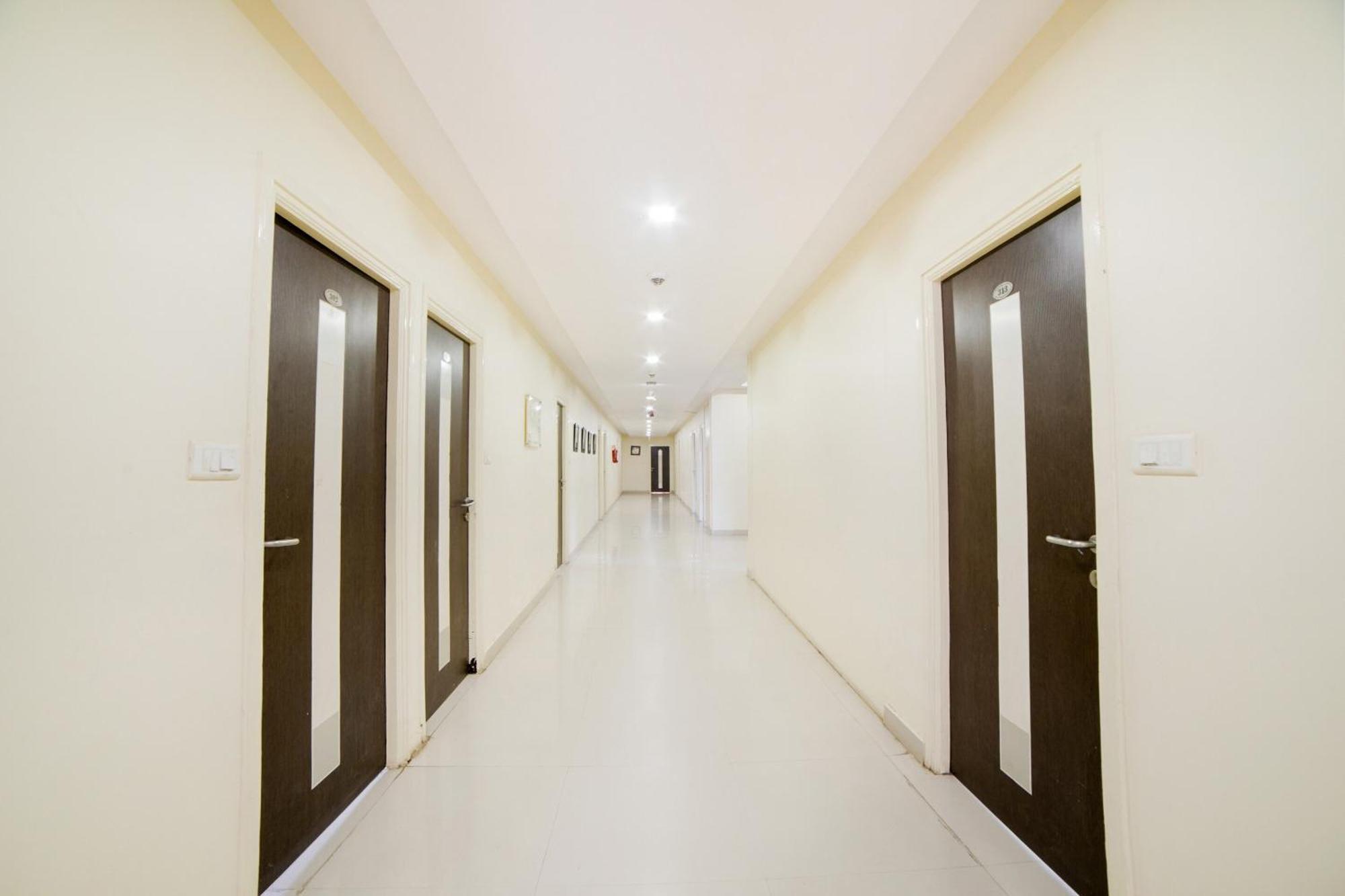 Hotel Super Capital O Raaga Grand Hyderabad Esterno foto