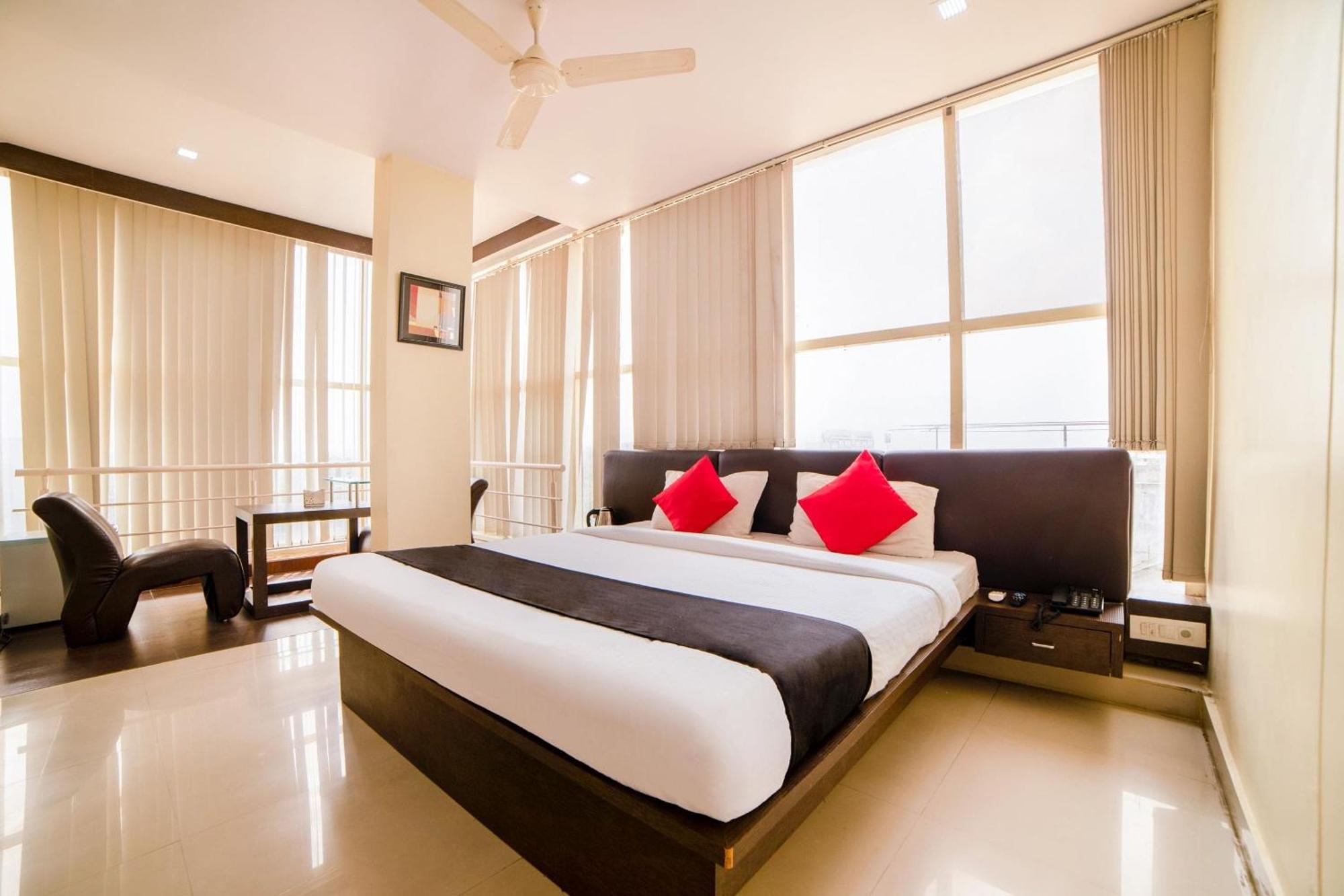 Hotel Super Capital O Raaga Grand Hyderabad Esterno foto