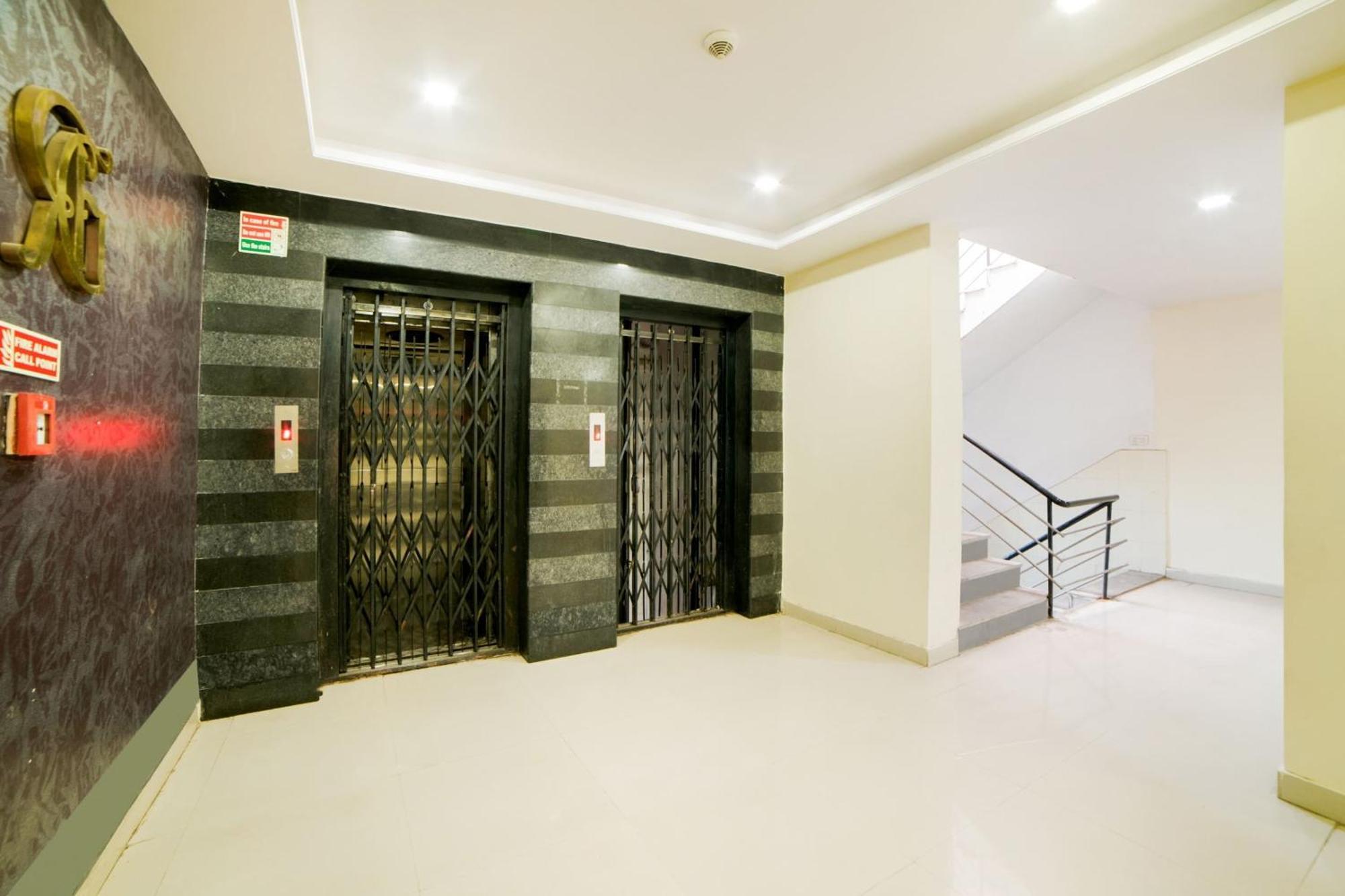 Hotel Super Capital O Raaga Grand Hyderabad Esterno foto