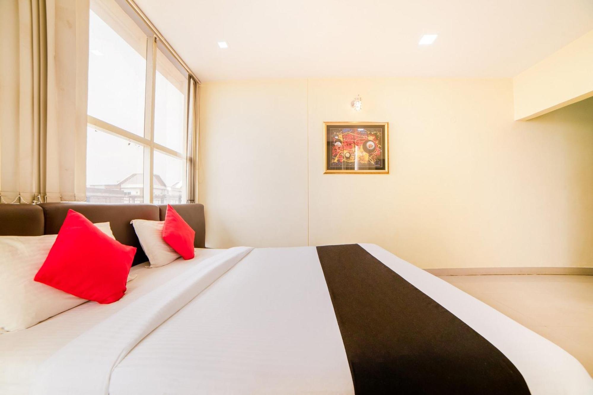 Hotel Super Capital O Raaga Grand Hyderabad Esterno foto