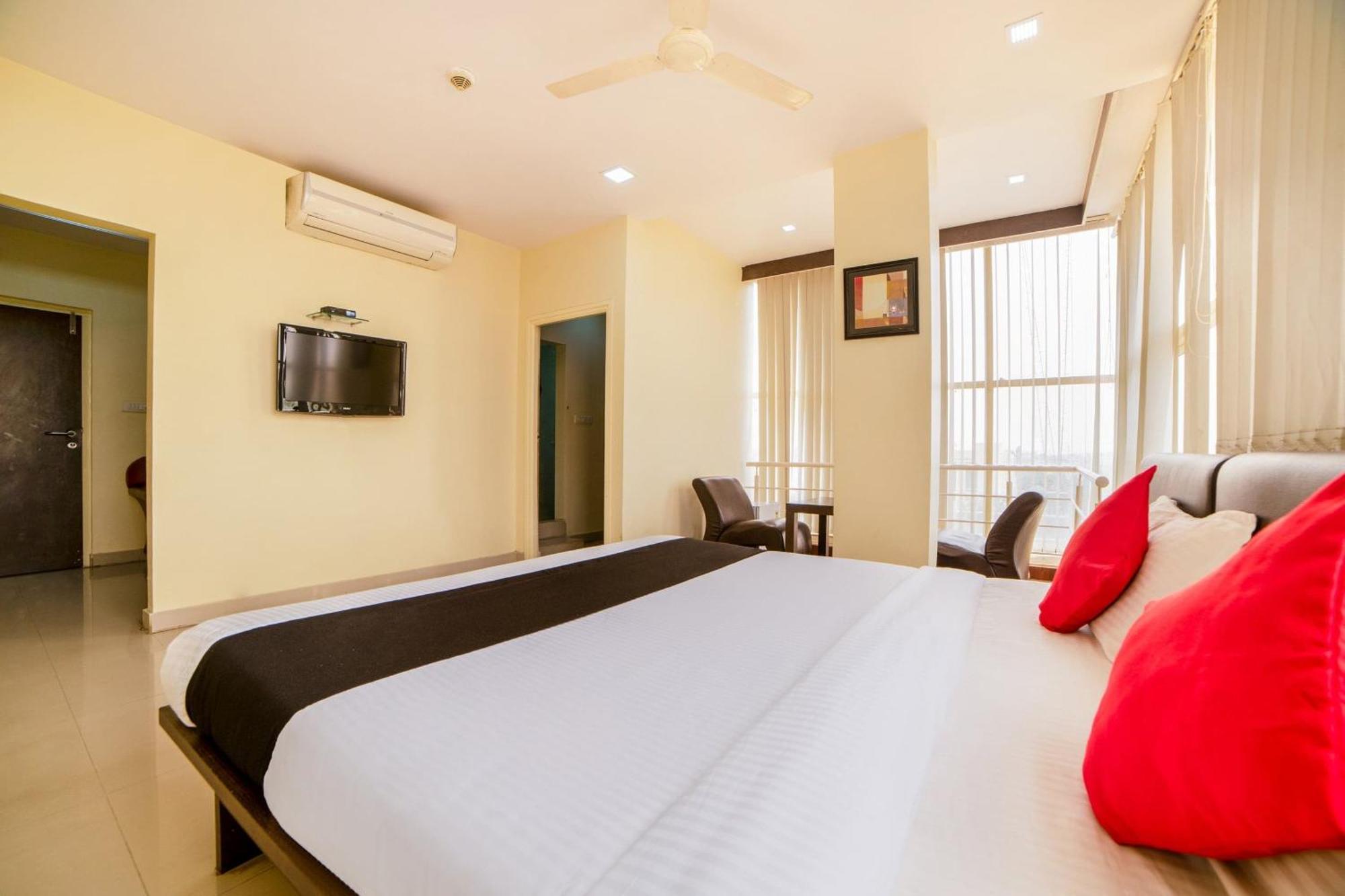 Hotel Super Capital O Raaga Grand Hyderabad Esterno foto