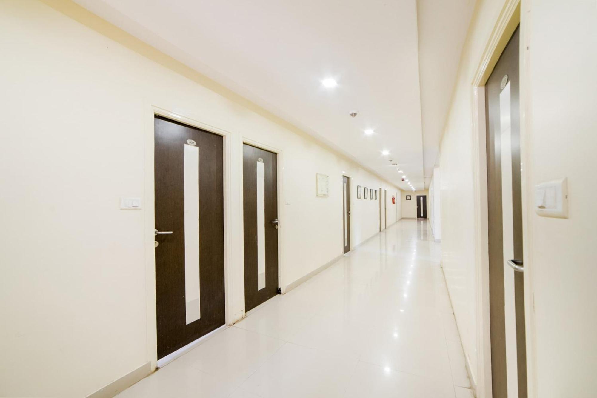 Hotel Super Capital O Raaga Grand Hyderabad Esterno foto