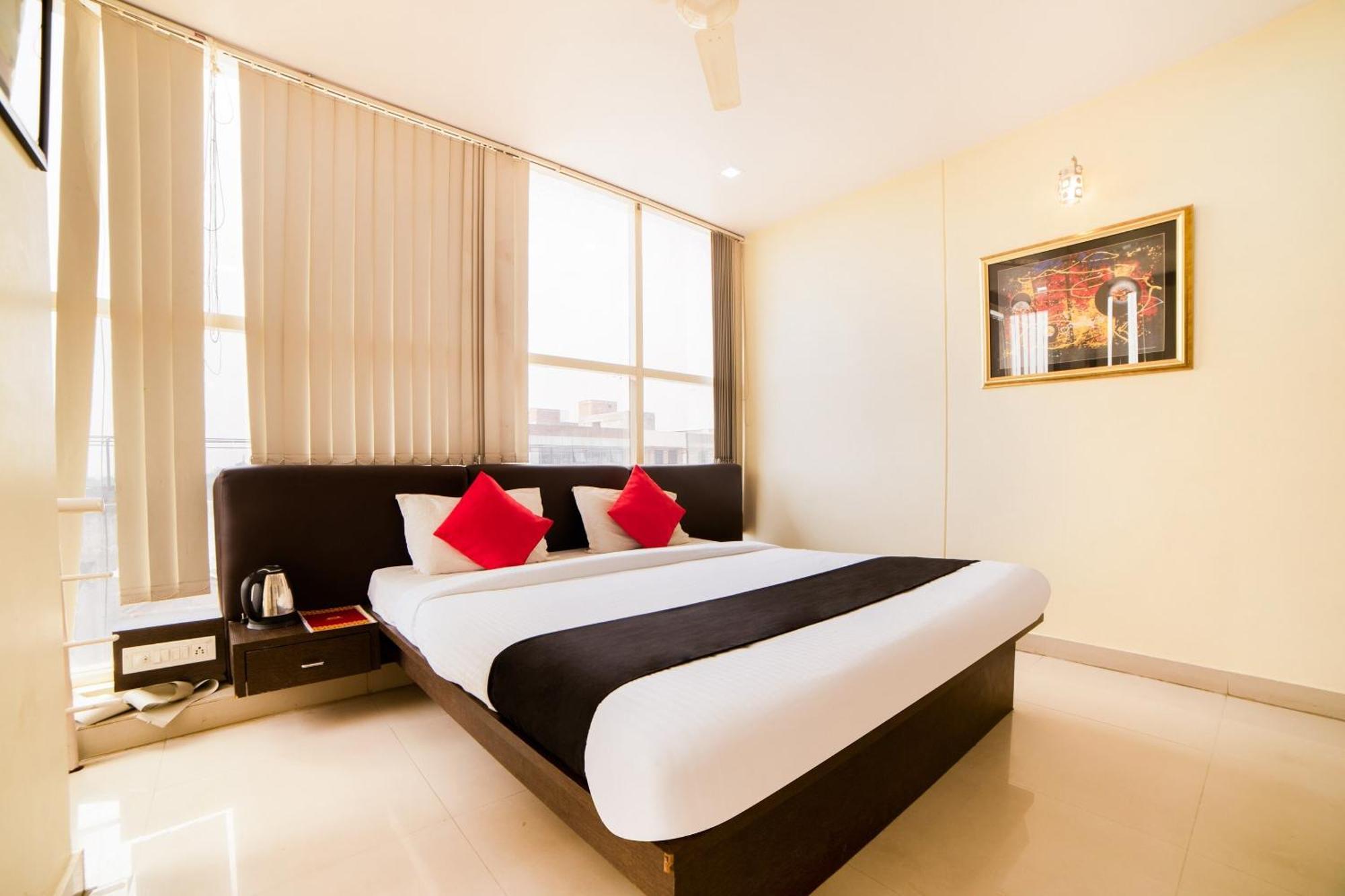 Hotel Super Capital O Raaga Grand Hyderabad Esterno foto